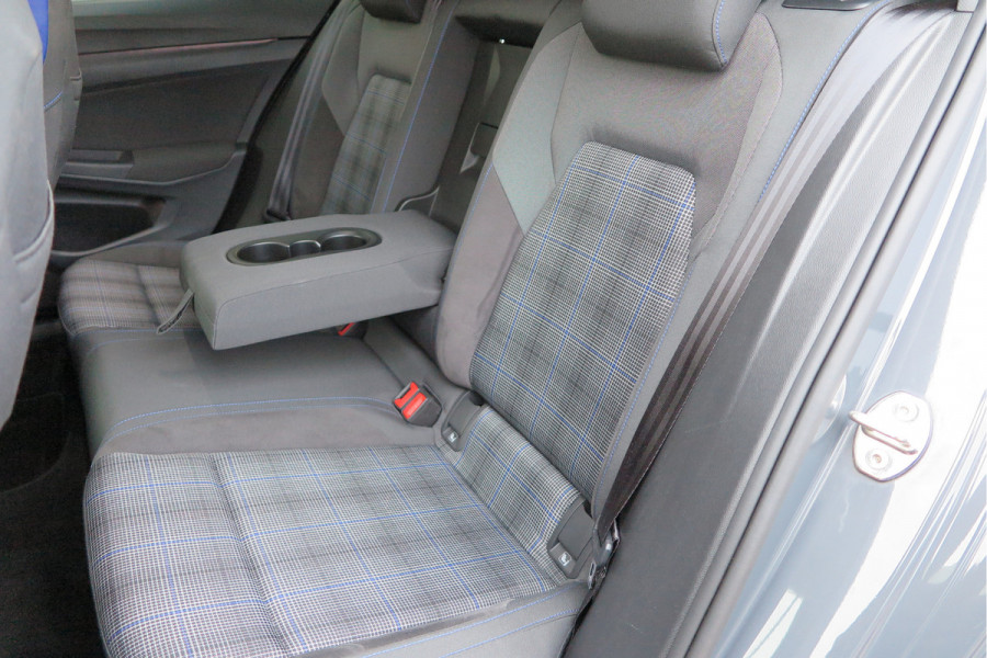 Volkswagen Golf 1.4 eHybrid 245pk GTE ,SOH 93%. Trekhaak afneembaar,ACC, PDC, Virtual cockpit,Navi, DAB+ , Carplay , Zwarte hemelbekleding, 18"LMV etc.