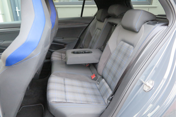 Volkswagen Golf 1.4 eHybrid 245pk GTE ,SOH 93%. Trekhaak afneembaar,ACC, PDC, Virtual cockpit,Navi, DAB+ , Carplay , Zwarte hemelbekleding, 18"LMV etc.