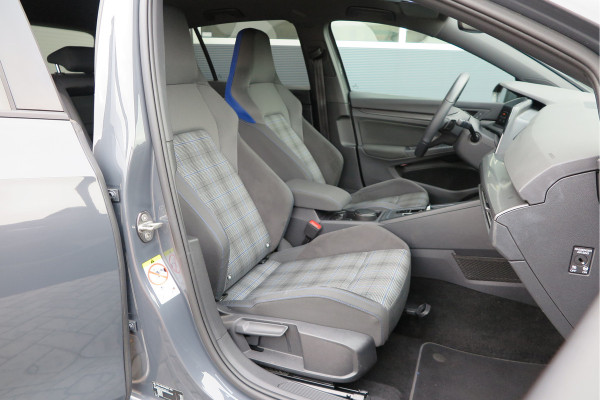 Volkswagen Golf 1.4 eHybrid 245pk GTE ,SOH 93%. Trekhaak afneembaar,ACC, PDC, Virtual cockpit,Navi, DAB+ , Carplay , Zwarte hemelbekleding, 18"LMV etc.