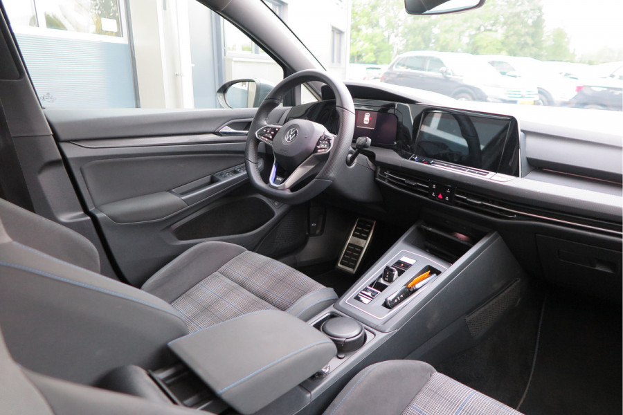 Volkswagen Golf 1.4 eHybrid 245pk GTE ,SOH 93%. Trekhaak afneembaar,ACC, PDC, Virtual cockpit,Navi, DAB+ , Carplay , Zwarte hemelbekleding, 18"LMV etc.