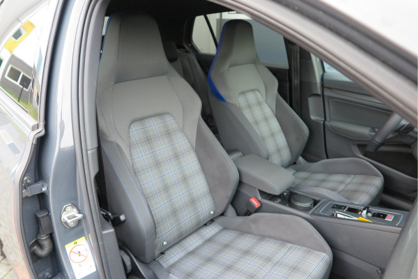 Volkswagen Golf 1.4 eHybrid 245pk GTE ,SOH 93%. Trekhaak afneembaar,ACC, PDC, Virtual cockpit,Navi, DAB+ , Carplay , Zwarte hemelbekleding, 18"LMV etc.
