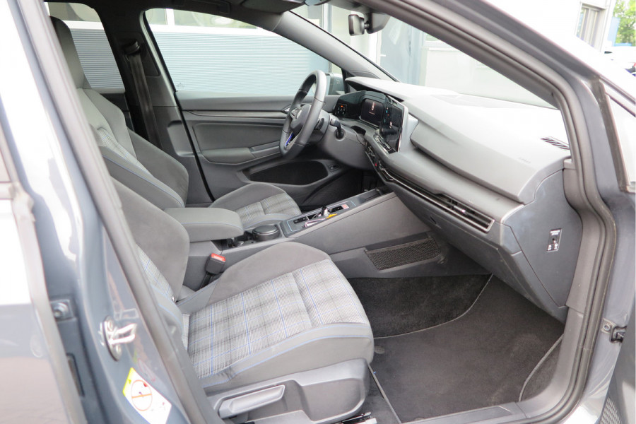Volkswagen Golf 1.4 eHybrid 245pk GTE ,SOH 93%. Trekhaak afneembaar,ACC, PDC, Virtual cockpit,Navi, DAB+ , Carplay , Zwarte hemelbekleding, 18"LMV etc.