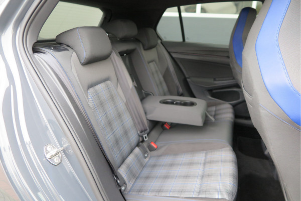 Volkswagen Golf 1.4 eHybrid 245pk GTE ,SOH 93%. Trekhaak afneembaar,ACC, PDC, Virtual cockpit,Navi, DAB+ , Carplay , Zwarte hemelbekleding, 18"LMV etc.