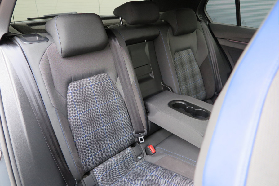 Volkswagen Golf 1.4 eHybrid 245pk GTE ,SOH 93%. Trekhaak afneembaar,ACC, PDC, Virtual cockpit,Navi, DAB+ , Carplay , Zwarte hemelbekleding, 18"LMV etc.