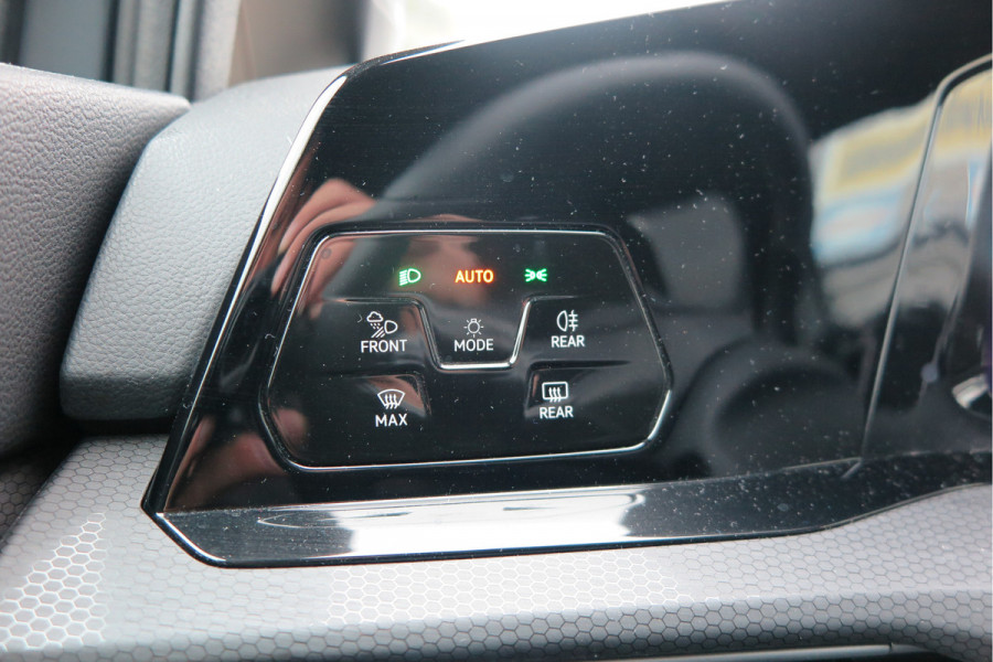 Volkswagen Golf 1.4 eHybrid 245pk GTE ,SOH 93%. Trekhaak afneembaar,ACC, PDC, Virtual cockpit,Navi, DAB+ , Carplay , Zwarte hemelbekleding, 18"LMV etc.