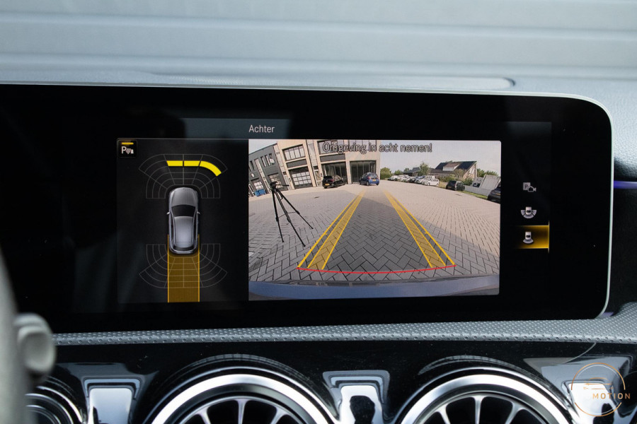 Mercedes-Benz A-Klasse 200 Business Solution AMG PANO CAMERA ACC BURMESTER MEMORY STOELVERWARMING