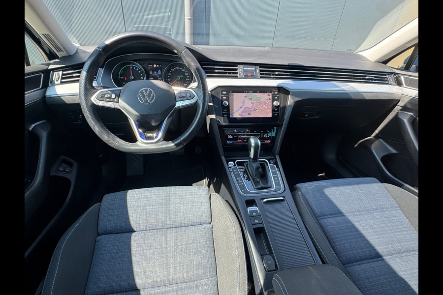 Volkswagen Passat Variant 1.4 TSI PHEV * AUTOMAAT * Panoramadak * Dealer onderhouden *