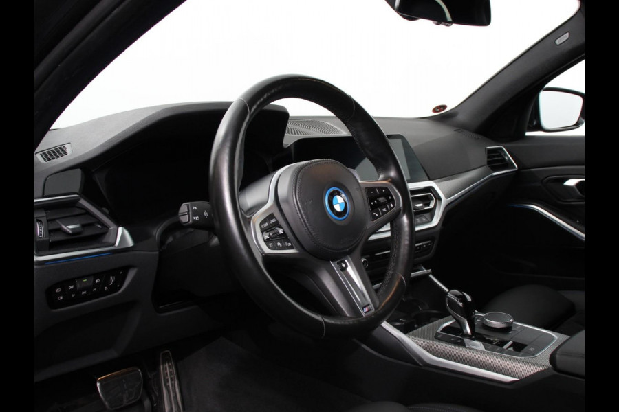 BMW 3 Serie Touring 330e xDrive 292 PK 4WD M Sport Climate Control Stoel Stuurverwarming Full LED 18" Velgen Navigatie Prof Carplay/Android Auto PDC VA Trekhaak Elektrisch Sensatec