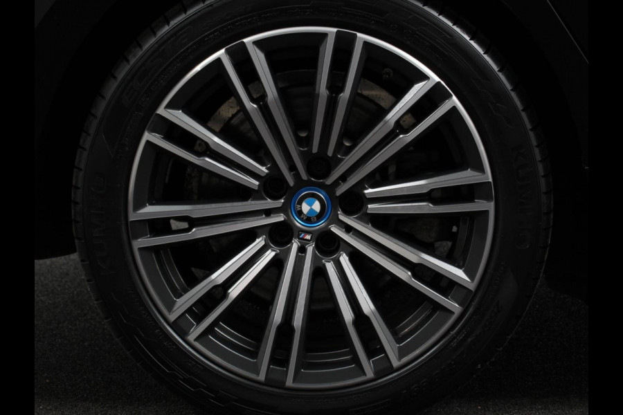 BMW 3 Serie Touring 330e xDrive 292 PK 4WD M Sport Climate Control Stoel Stuurverwarming Full LED 18" Velgen Navigatie Prof Carplay/Android Auto PDC VA Trekhaak Elektrisch Sensatec