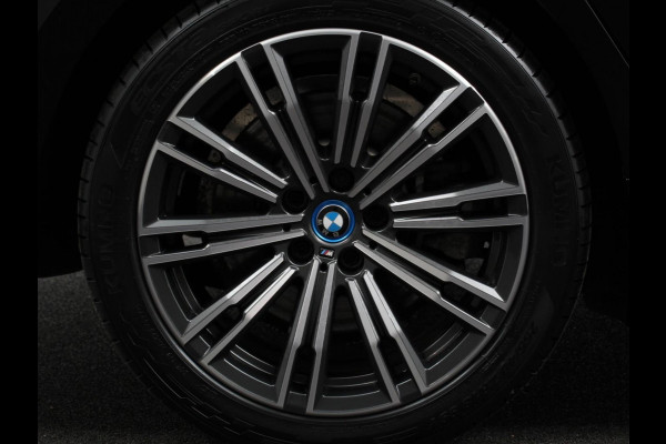 BMW 3 Serie Touring 330e xDrive 292 PK 4WD M Sport Climate Control Stoel Stuurverwarming Full LED 18" Velgen Navigatie Prof Carplay/Android Auto PDC VA Trekhaak Elektrisch Sensatec