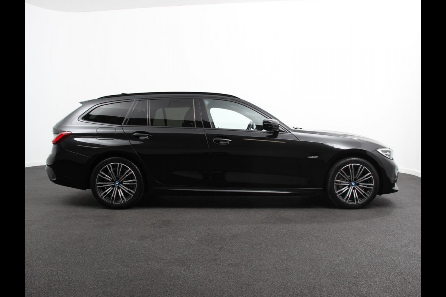 BMW 3 Serie Touring 330e xDrive 292 PK 4WD M Sport Climate Control Stoel Stuurverwarming Full LED 18" Velgen Navigatie Prof Carplay/Android Auto PDC VA Trekhaak Elektrisch Sensatec