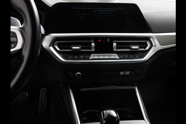 BMW 3 Serie Touring 330e xDrive 292 PK 4WD M Sport Climate Control Stoel Stuurverwarming Full LED 18" Velgen Navigatie Prof Carplay/Android Auto PDC VA Trekhaak Elektrisch Sensatec