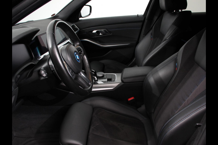 BMW 3 Serie Touring 330e xDrive 292 PK 4WD M Sport Climate Control Stoel Stuurverwarming Full LED 18" Velgen Navigatie Prof Carplay/Android Auto PDC VA Trekhaak Elektrisch Sensatec