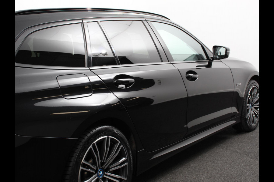BMW 3 Serie Touring 330e xDrive 292 PK 4WD M Sport Climate Control Stoel Stuurverwarming Full LED 18" Velgen Navigatie Prof Carplay/Android Auto PDC VA Trekhaak Elektrisch Sensatec