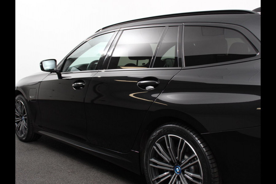 BMW 3 Serie Touring 330e xDrive 292 PK 4WD M Sport Climate Control Stoel Stuurverwarming Full LED 18" Velgen Navigatie Prof Carplay/Android Auto PDC VA Trekhaak Elektrisch Sensatec