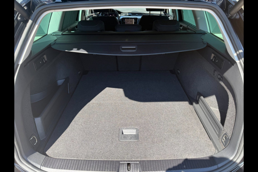 Volkswagen Passat Variant 1.4 TSI PHEV GTE * Trekhaak * AUTOMAAT * Parkeercamera * Head-up Display *