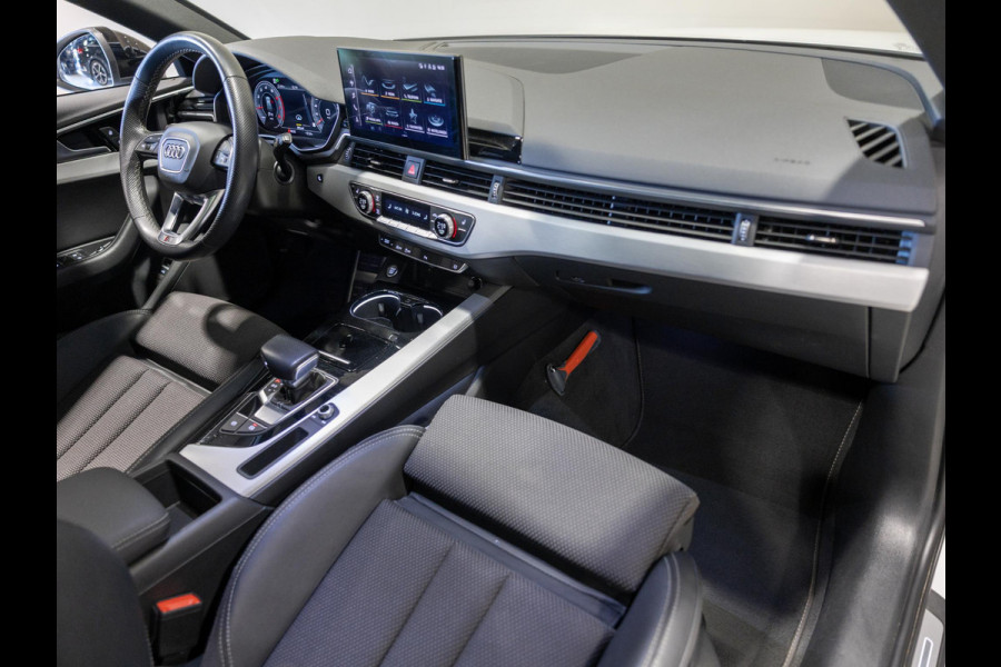 Audi A4 Avant 40 TFSI S-Line edition / 204pk / Panorama dak / Trekhaak / Stoelverwarming /