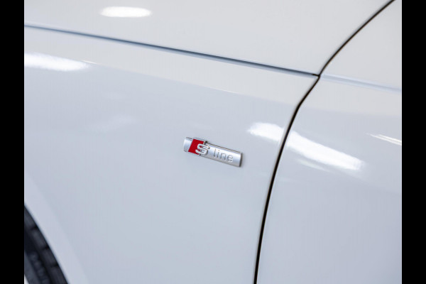 Audi A4 Avant 40 TFSI S-Line edition / 204pk / Panorama dak / Trekhaak / Stoelverwarming /