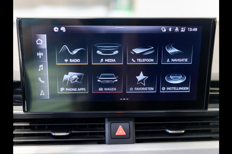 Audi A4 Avant 40 TFSI S-Line edition / 204pk / Panorama dak / Trekhaak / Stoelverwarming /