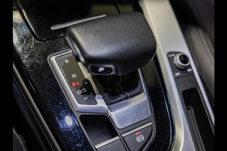 Audi A4 Avant 40 TFSI S-Line edition / 204pk / Panorama dak / Trekhaak / Stoelverwarming /