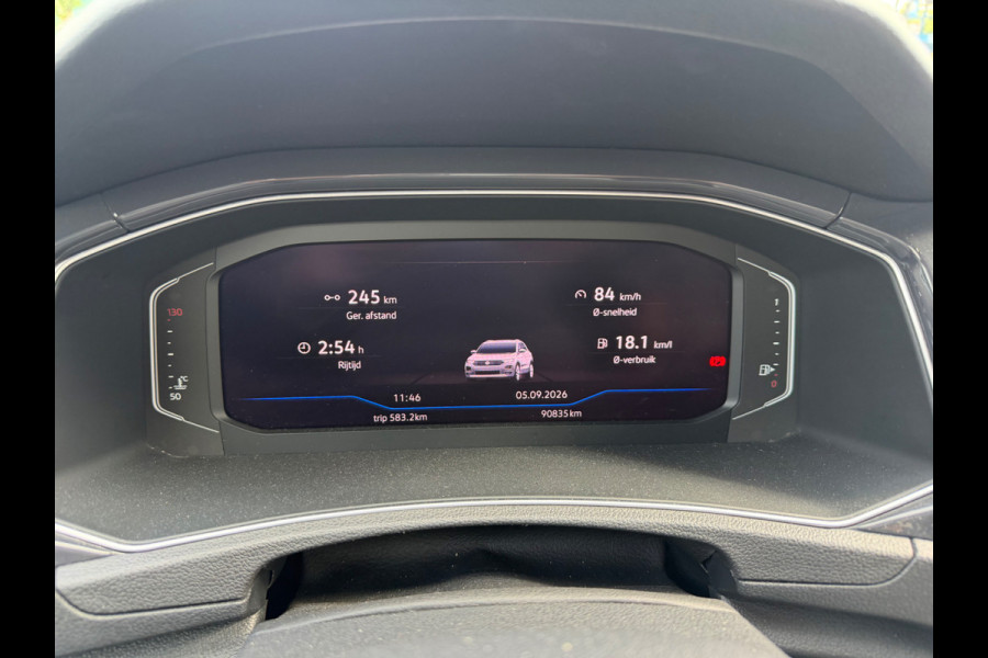 Volkswagen T-Roc 1.5 TSI Sport | DSG | Stoelverwarming | Adaptive Cruise Control | Camera | Trekhaak | Navigatie | LED | Grootlichtassistent | Climate Control | Digitale Tellers | Elektrische Achterklep