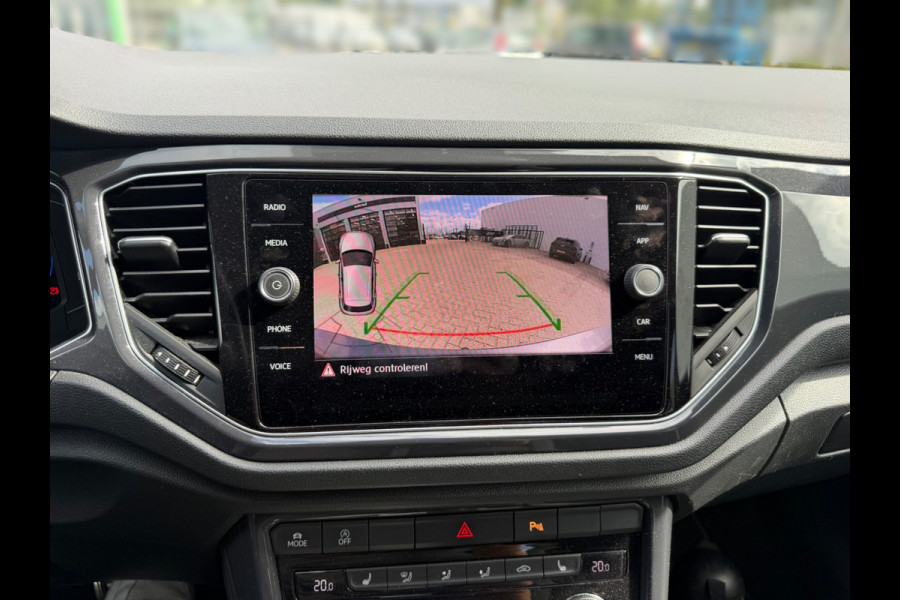 Volkswagen T-Roc 1.5 TSI Sport | DSG | Stoelverwarming | Adaptive Cruise Control | Camera | Trekhaak | Navigatie | LED | Grootlichtassistent | Climate Control | Digitale Tellers | Elektrische Achterklep