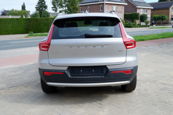 Volvo XC40 2.0 B3 Core Mild-Hybrid / INCL. Fabrieks-garantie / Verkoopklaar