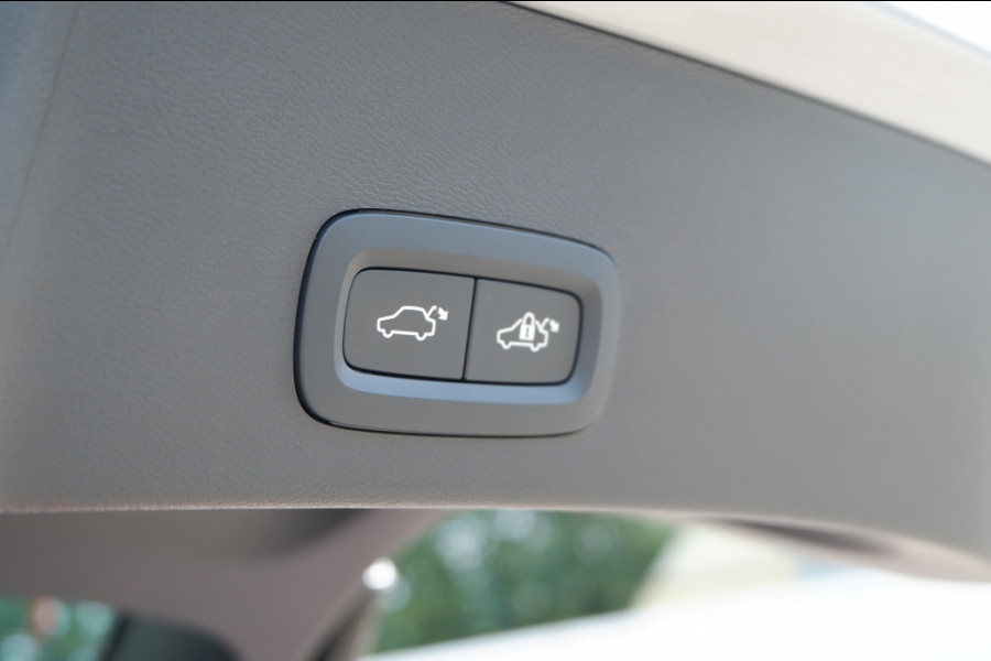 Volvo XC40 2.0 B3 Core Mild-Hybrid / INCL. Fabrieks-garantie / Verkoopklaar