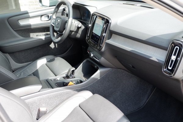 Volvo XC40 2.0 B3 Core Mild-Hybrid / INCL. Fabrieks-garantie / Verkoopklaar