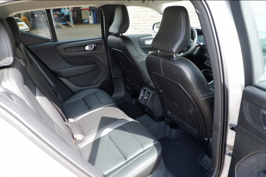 Volvo XC40 2.0 B3 Core Mild-Hybrid / INCL. Fabrieks-garantie / Verkoopklaar