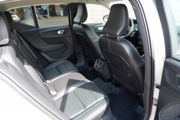 Volvo XC40 2.0 B3 Core Mild-Hybrid / INCL. Fabrieks-garantie / Verkoopklaar