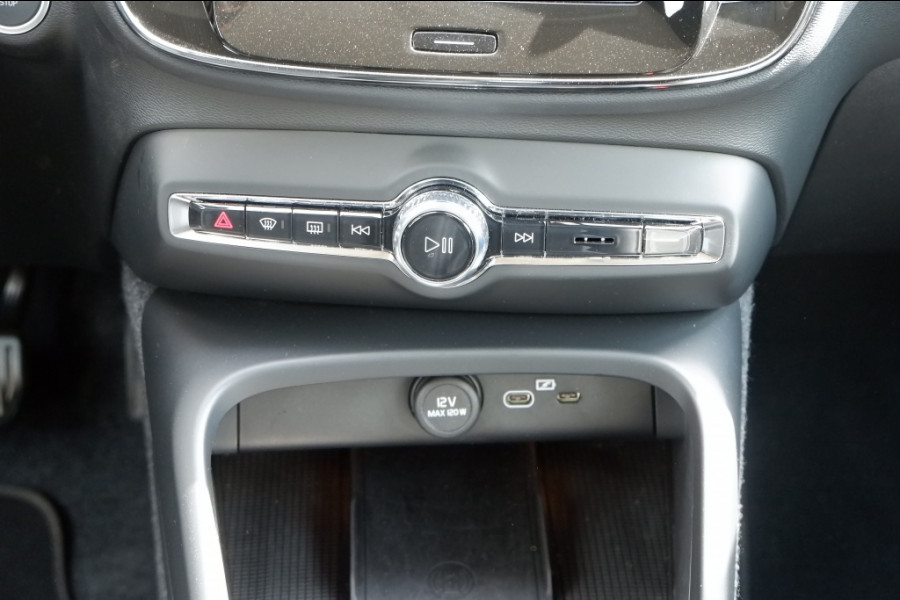 Volvo XC40 2.0 B3 Core Mild-Hybrid / INCL. Fabrieks-garantie / Verkoopklaar