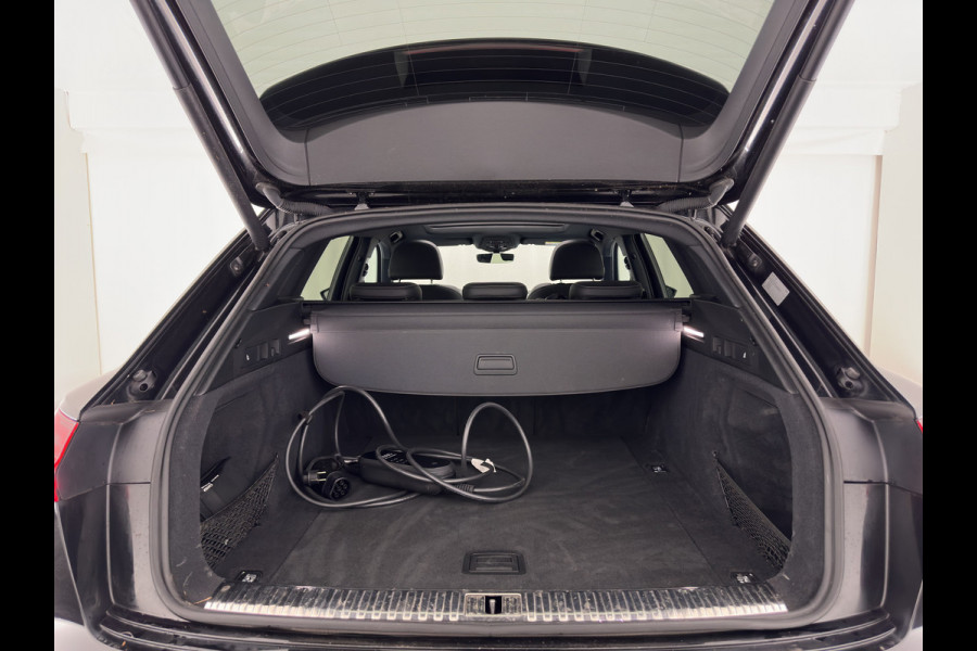 Audi e-tron 55 quattro S edition 95 kWh [3-Fase-11kW] {SoH-92%} (INCL-BTW) *PANO | LEATHER | BANG&OLUFSEN | ADAPTIVE-CRUISE | MEMORY-PACK | FULL-LED | DIGI-COCKPIT | KEYLESS | TOPVIEW | HEATED-SPORTSEATS | DAB+ | AMBIENT-LIGHT | 21''ALU*