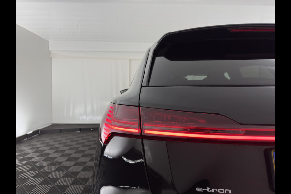 Audi e-tron 55 quattro S edition 95 kWh [3-Fase-11kW] {SoH-92%} (INCL-BTW) *PANO | LEATHER | BANG&OLUFSEN | ADAPTIVE-CRUISE | MEMORY-PACK | FULL-LED | DIGI-COCKPIT | KEYLESS | TOPVIEW | HEATED-SPORTSEATS | DAB+ | AMBIENT-LIGHT | 21''ALU*