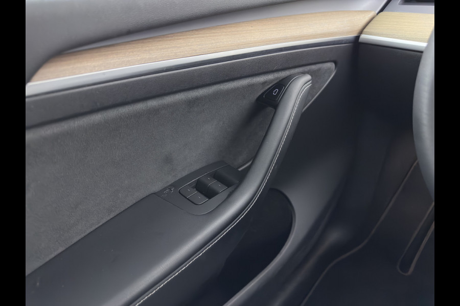 Tesla Model Y RWD 58 kWh [3-Fase-11kW] {SoH-89%} (INCL-BTW) Aut. *PANO | AUTO-PILOT | LEATHER | NAVI-FULLMAP | MATRIX-LED | KEYLESS | CAMERA | DAB+ | HEATED-COMFORTSEATS | PRIVACYGLASS | TOPVIEW | TOWBAR | 20''ALU*