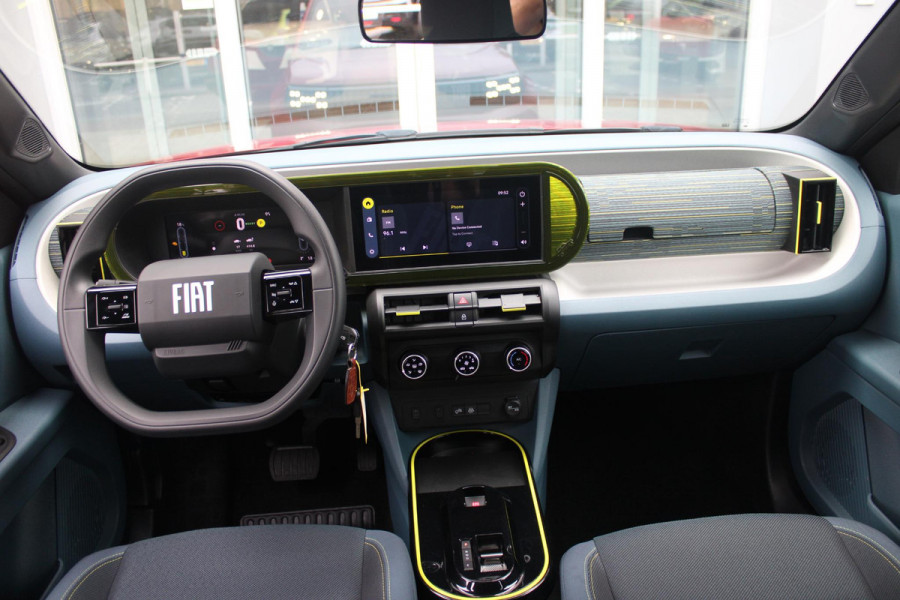 Fiat Grande Panda RED 113PK 11 kW 44 kWh | 3-FASE | APPLE CARPLAY/ANDROID AUTO | CRUISE CONTROL | AIRCO | PARKEERSENSOREN ACHTER | LED KOPLAMPEN | SPORTIEVE VELGEN 16" | DAB+ RADIO | DIGITAAL DASHBOARD | ELEKTRISCHE RAMEN VOOR / ACHTER |