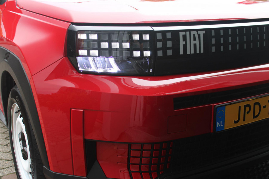 Fiat Grande Panda RED 113PK 11 kW 44 kWh | 3-FASE | APPLE CARPLAY/ANDROID AUTO | CRUISE CONTROL | AIRCO | PARKEERSENSOREN ACHTER | LED KOPLAMPEN | SPORTIEVE VELGEN 16" | DAB+ RADIO | DIGITAAL DASHBOARD | ELEKTRISCHE RAMEN VOOR / ACHTER |