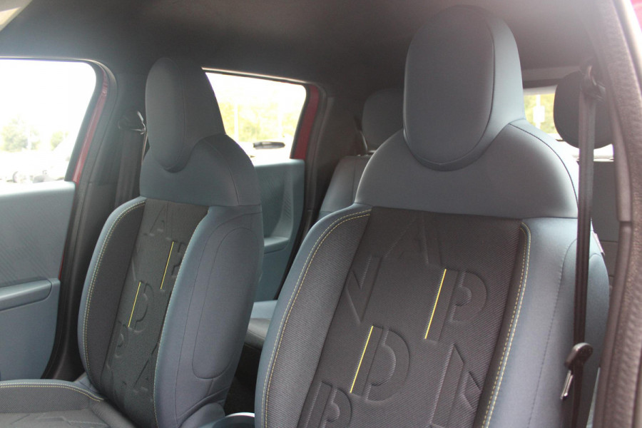 Fiat Grande Panda RED 113PK 11 kW 44 kWh | 3-FASE | APPLE CARPLAY/ANDROID AUTO | CRUISE CONTROL | AIRCO | PARKEERSENSOREN ACHTER | LED KOPLAMPEN | SPORTIEVE VELGEN 16" | DAB+ RADIO | DIGITAAL DASHBOARD | ELEKTRISCHE RAMEN VOOR / ACHTER |