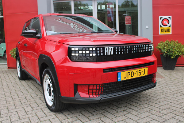 Fiat Grande Panda RED 113PK 11 kW 44 kWh | 3-FASE | APPLE CARPLAY/ANDROID AUTO | CRUISE CONTROL | AIRCO | PARKEERSENSOREN ACHTER | LED KOPLAMPEN | SPORTIEVE VELGEN 16" | DAB+ RADIO | DIGITAAL DASHBOARD | ELEKTRISCHE RAMEN VOOR / ACHTER |