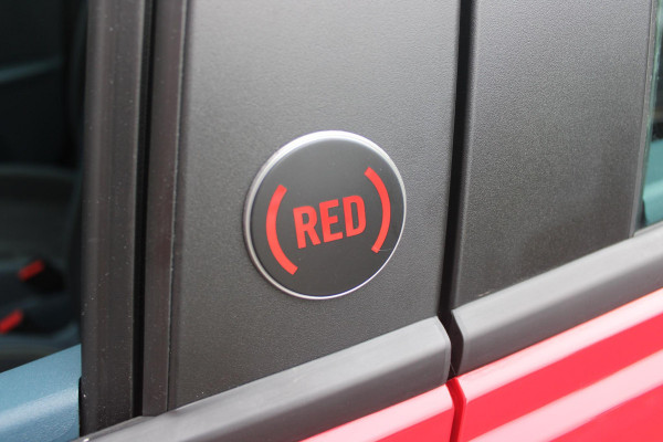 Fiat Grande Panda RED 113PK 11 kW 44 kWh | 3-FASE | APPLE CARPLAY/ANDROID AUTO | CRUISE CONTROL | AIRCO | PARKEERSENSOREN ACHTER | LED KOPLAMPEN | SPORTIEVE VELGEN 16" | DAB+ RADIO | DIGITAAL DASHBOARD | ELEKTRISCHE RAMEN VOOR / ACHTER |
