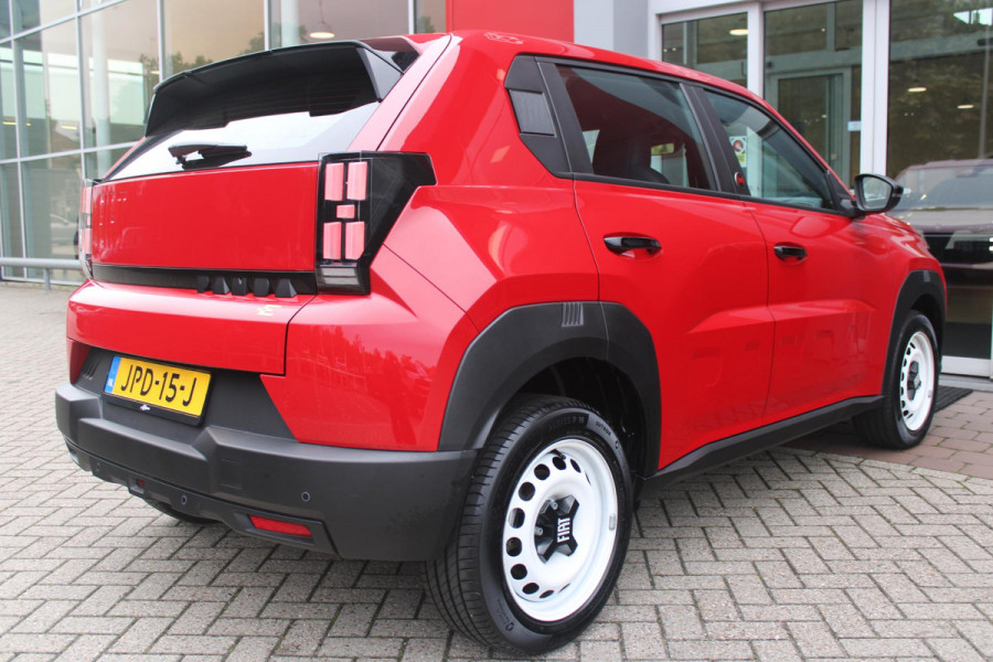 Fiat Grande Panda RED 113PK 11 kW 44 kWh | 3-FASE | APPLE CARPLAY/ANDROID AUTO | CRUISE CONTROL | AIRCO | PARKEERSENSOREN ACHTER | LED KOPLAMPEN | SPORTIEVE VELGEN 16" | DAB+ RADIO | DIGITAAL DASHBOARD | ELEKTRISCHE RAMEN VOOR / ACHTER |
