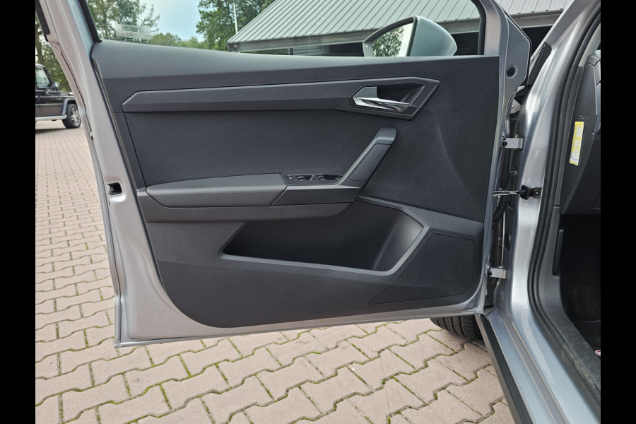 Seat Arona 1.0 TSI Style Business Intense | Automaat | LED | Trekhaak | Climatronic | Keyless | PDC | Full Link |