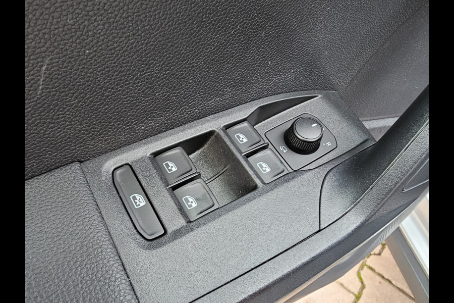 Seat Arona 1.0 TSI Style Business Intense | Automaat | LED | Trekhaak | Climatronic | Keyless | PDC | Full Link |