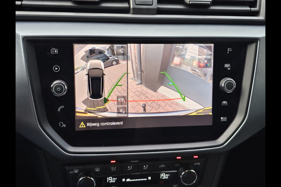 Seat Arona 1.0 TSI Style Business Intense | Automaat | LED | Trekhaak | Climatronic | Keyless | PDC | Full Link |