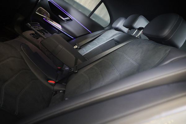 Mercedes-Benz E-Klasse 300 e AMG 53 Look / Head Up / Luchtvering / Burmester 4D / HYPERSCREEN / Acc / Memory / Open Pano / 20 Inch