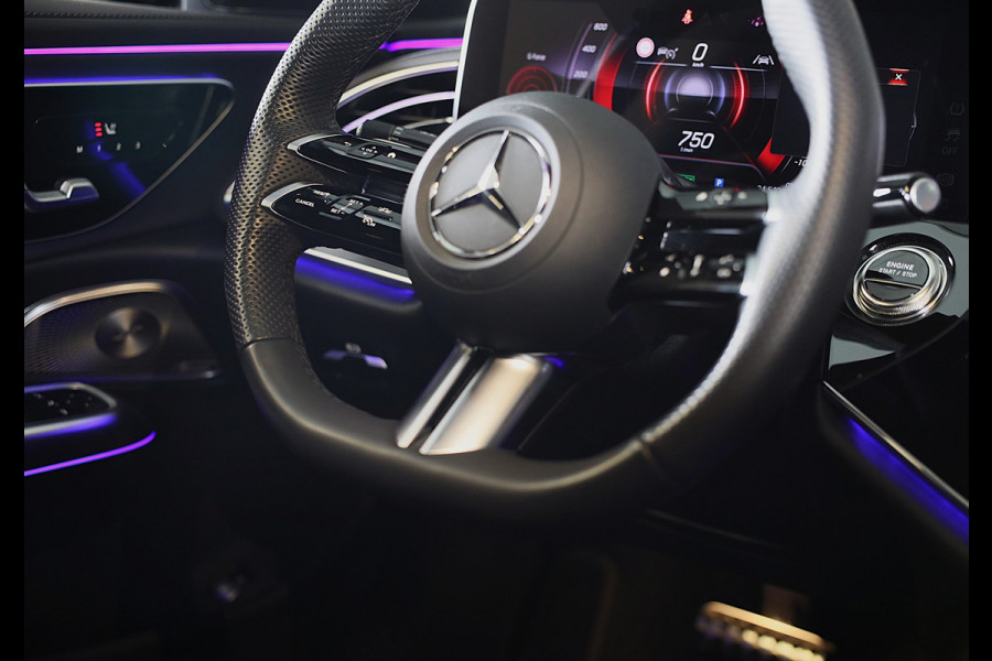 Mercedes-Benz E-Klasse 300 e AMG 53 Look / Head Up / Luchtvering / Burmester 4D / HYPERSCREEN / Acc / Memory / Open Pano / 20 Inch