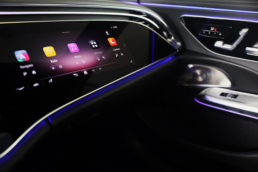 Mercedes-Benz E-Klasse 300 e AMG 53 Look / Head Up / Luchtvering / Burmester 4D / HYPERSCREEN / Acc / Memory / Open Pano / 20 Inch