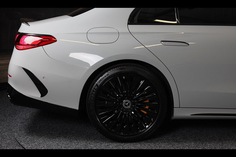 Mercedes-Benz E-Klasse 300 e AMG 53 Look / Head Up / Luchtvering / Burmester 4D / HYPERSCREEN / Acc / Memory / Open Pano / 20 Inch