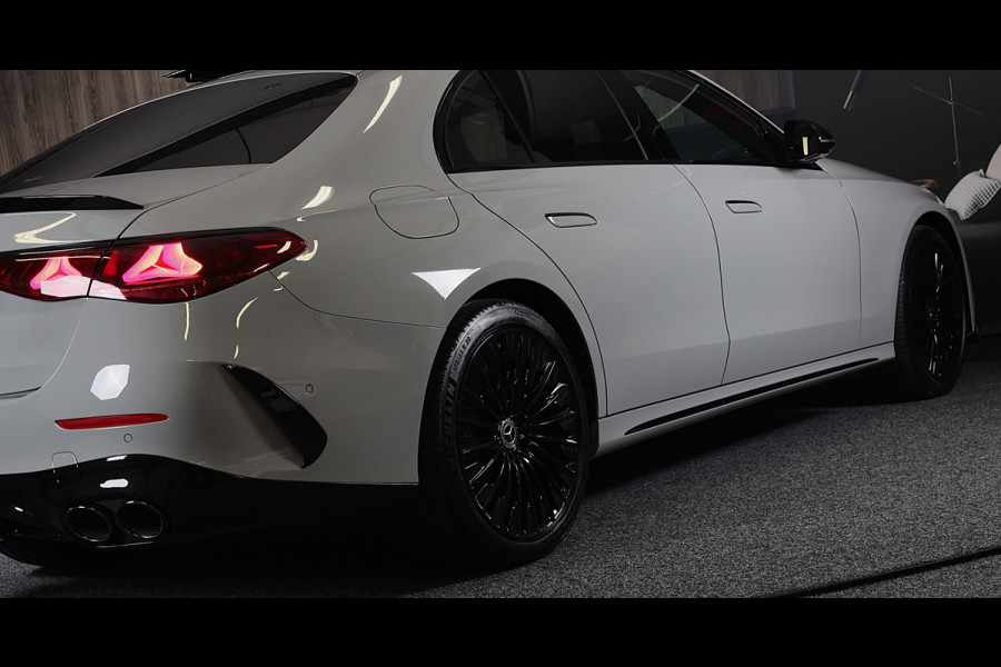 Mercedes-Benz E-Klasse 300 e AMG 53 Look / Head Up / Luchtvering / Burmester 4D / HYPERSCREEN / Acc / Memory / Open Pano / 20 Inch