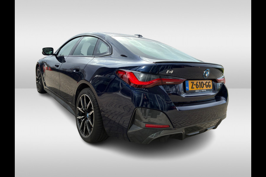 BMW i4 eDrive35 High Executive 70 kWh / Trekhaak / Schuifdak / 360Camera / Head-up / Harman Kardon / Leder / 19'' / Keyless / Sfeerverlichting / Stuur+Stoelverwarming / Dodehoek / DAB / ACC